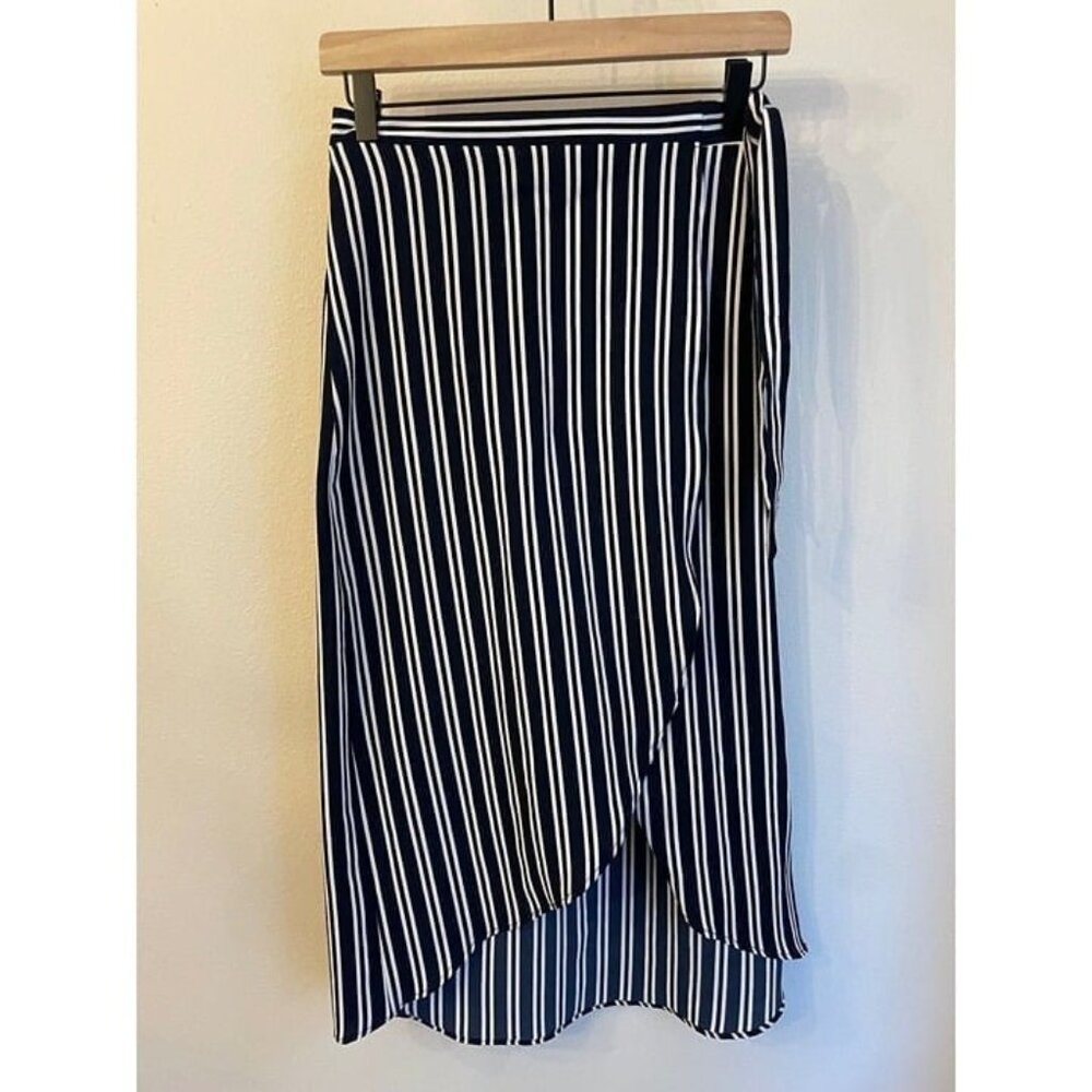 Lulus wrap skirt size S‎